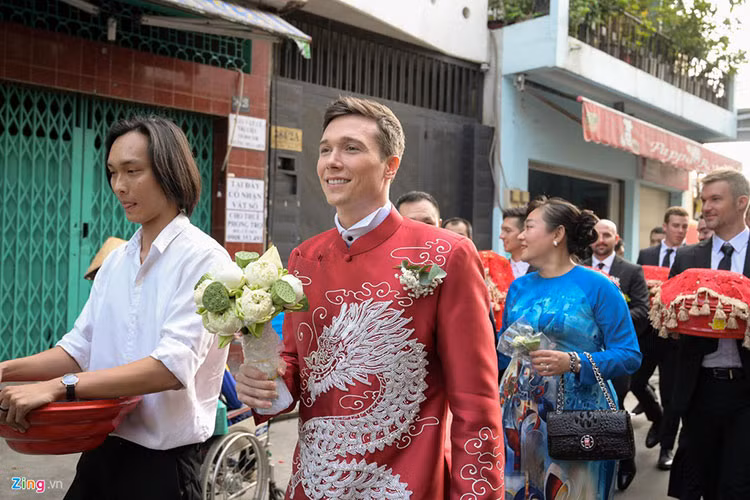 Ông xã của Hoàng Oanh khá kín tiếng. Ảnh: Zing