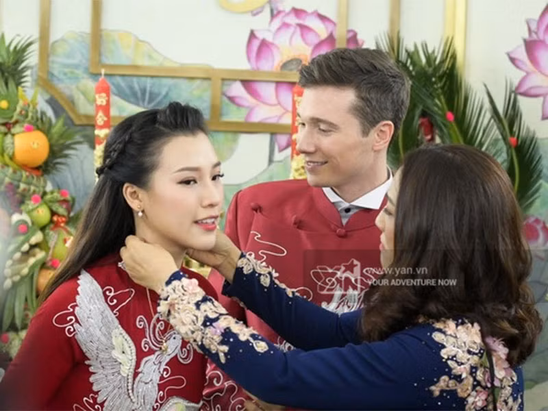 Nữ MC hẹn hò ông xã ngoại quốc trong 2 năm qua nhưng mãi gần đến đám cưới mới tiết lộ danh tính nửa kia của mình. Ảnh: Yan