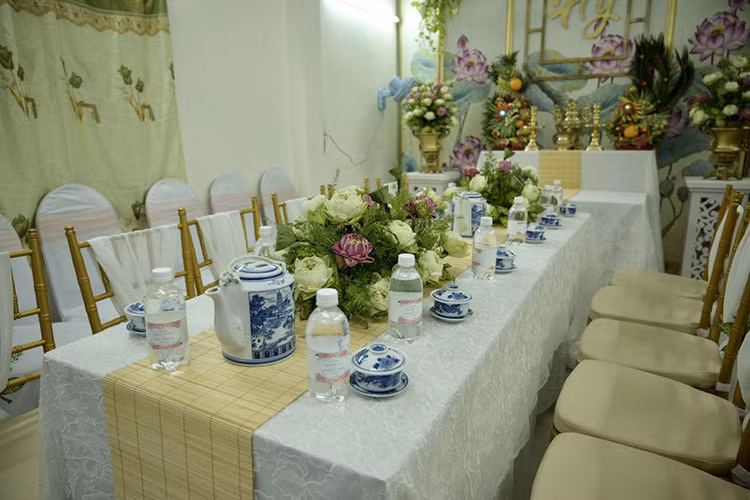 Sau lễ rước dâu, Hoàng Oanh và chồng tổ chức tiệc cưới vào buổi tối cùng ngày. Ảnh: Zing