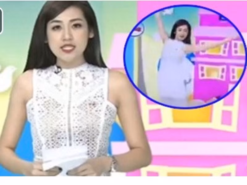 Trong chương trình Vì tầm vóc Việt, sau khi đọc xong bản tin, Á hậu Tú Anh vô tư nhảy chân sáo. Hình ảnh của cô vô tình lọt lên sóng truyền hình. Ảnh: Zing