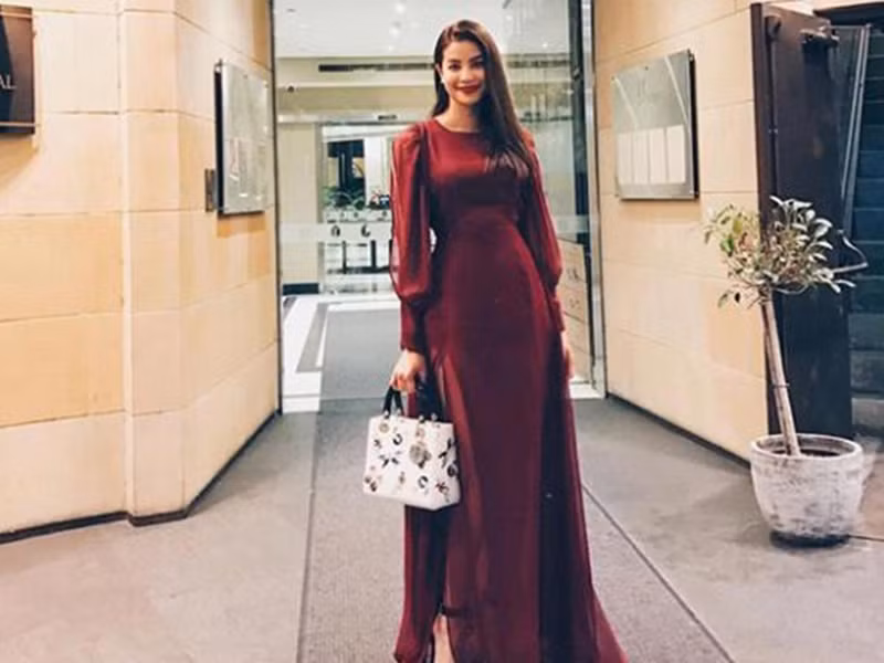 Fan càng tin tưởng Phạm Hương không sinh con như đồn đoán bởi bản thân người đẹp cho biết, cô vẫn giữ bình tĩnh và lạc quan trước những đồn đoán vì nghĩ rằng điều quan trọng nhất vẫn là bản thân muốn gì và làm điều đúng.