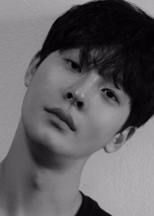 Theo công ty quản lý, người đầu tiên phát hiện ra cái chết của Cha In Ha là quản lý của anh.