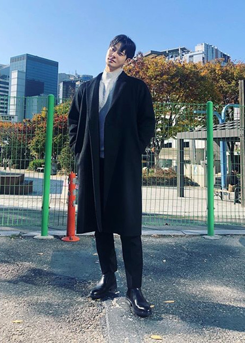 Cha In Ha bước chân vào làng giải trí mới được 2 năm, chưa có hoạt động nghệ thuật nổi bật.