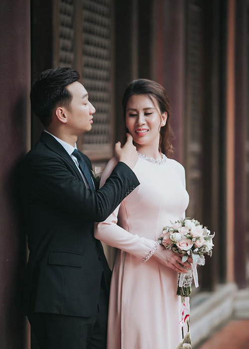 Sau 2 năm lên xe hoa, Ngọc Hương mang bầu cặp song sinh.