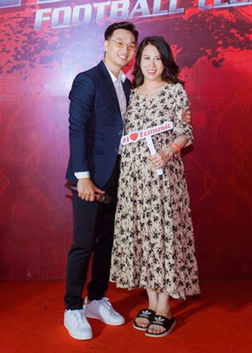 Bà xã của Thành Trung mang bầu nên nghỉ làm tiếp viên hàng không.