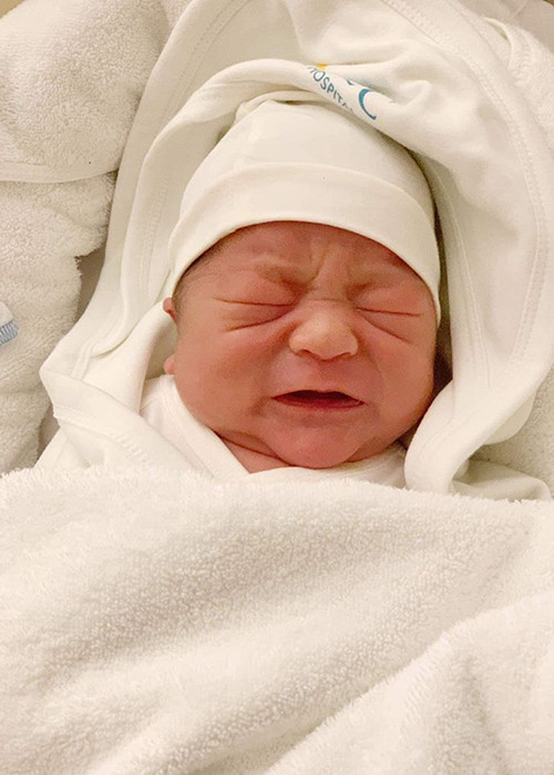 Cặp song sinh nhà Thành Trung tên thân mật Goku và Daino lần lượt nặng 3,34 kg và 3,38 kg.