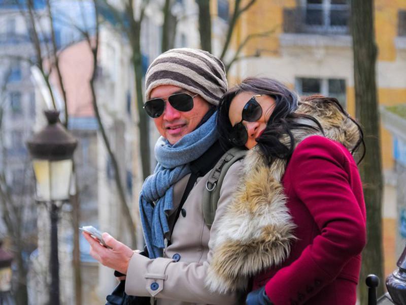 Năm 1994, Hồng Đào sang Mỹ định cư và tình cờ hội ngộ Quang Minh tại một trạm xăng. Lúc đó, Quang Minh đã ly hôn.