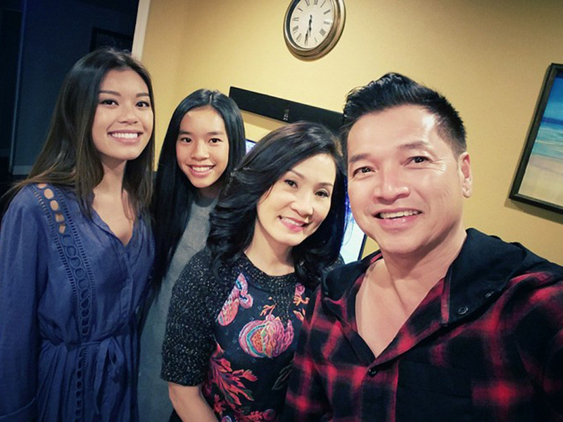 Sau hơn 20 năm sống chung một mái nhà, tình cảm giữa Quang Minh - Hồng Đào vẫn rất mặn nồng.