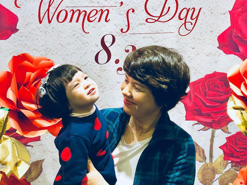 “Mỗi buổi tối, tôi và chồng thường tranh giành nhau để xem ai là người "quyền lực" và thu hút hơn với em bé thứ hai này”, Diễm Quỳnh chia sẻ. Ảnh: Vietnamnet