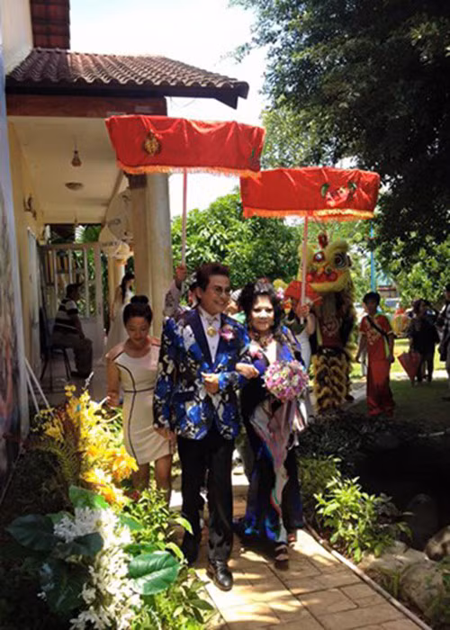 Hôn lễ của cặp đôi vào năm 2016 từng bị nhiều người chỉ trích, trong đó khách mời cũng tỏ ra không hài lòng về việc làm đám cưới giả với mục đích làm từ thiện này của Thanh Bạch và Thúy Nga.