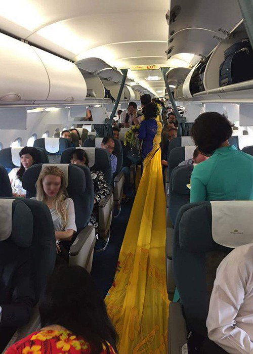 MC Thanh Bạch và Thúy Nga Paris by night nhiều lần gây ồn ào khi tổ chức đám cưới nghệ thuật để làm từ thiện. Ảnh: Dân Việt