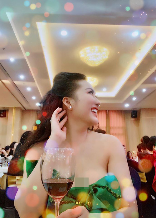 Khi công bố thông tin trùng tu nhan sắc lần thứ 21, nữ diễn viên cho biết, làm đẹp đó là 1 nhu cầu vô cùng chính đáng.