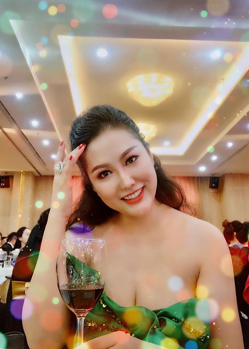 Phi Thanh Vân công khai việc làm đẹp thay vì giấu đi.