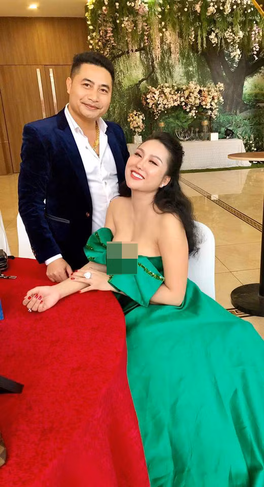 Hình ảnh Phi Thanh Vân khoe vòng một căng tràn tại một sự kiện mới đây gây chú ý.