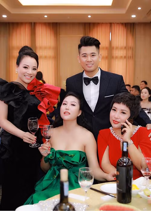 Sau ca dao kéo lần thứ 21, nữ diễn viên tiếp tục xuất hiện với hình ảnh gợi cảm quen thuộc.