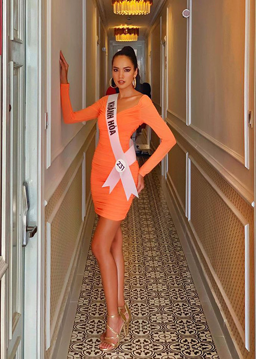 Hoàng Phương cao 1m77, số đo hình thể 84-63-95, làn da nâu bóng, gương mặt cá tính.