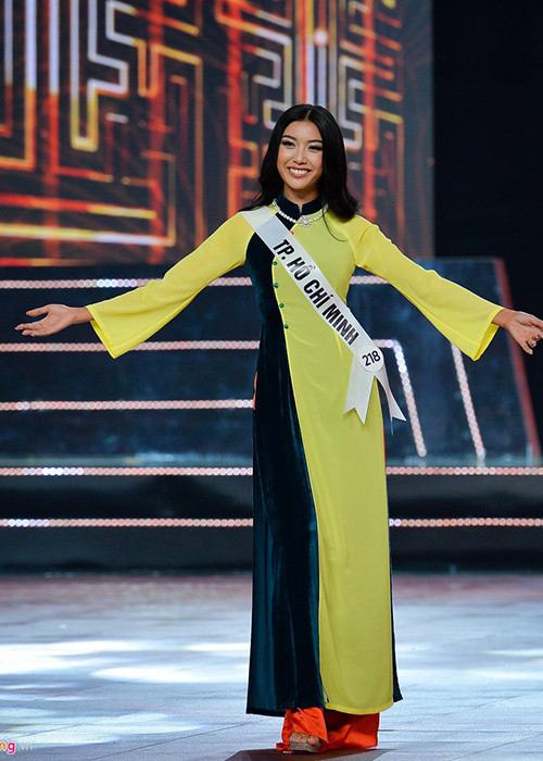 Từ khi bắt đầu tham gia cuộc thi, Thúy Vân là đối thủ mà nhiều thí sinh không thể xem thường vì kinh nghiệm thi đấu, khả năng ứng xử bằng tiếng Anh lưu loát cùng vẻ đẹp hình thể. Tuy nhiên, tại bán kết vừa qua, cô bị lộ ngực vì trang phục áo tắm bị tụt. Ảnh: Zing