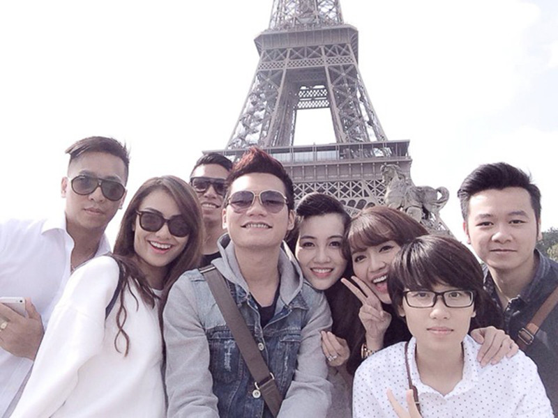 Nam ca sĩ cho rằng cách trình diễn của Bích Phương là xu hướng hát live hiện nay trên thế giới đối với dòng nhạc Dance. Phần lời của nhạc nền to mà khán giả nghe khi Bích Phương bị giật micro gọi là "backing vocals".