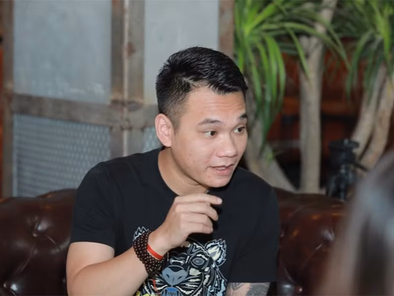 Khắc Việt cho biết, anh đã say và không kiểm soát được hành vi. Khi tỉnh táo lại, anh nhận thấy mình không nên viết như vậy. Đối với sự việc xảy ra, Khắc Việt không muốn lấp liếm hay biện hộ. Ảnh: Người lao động