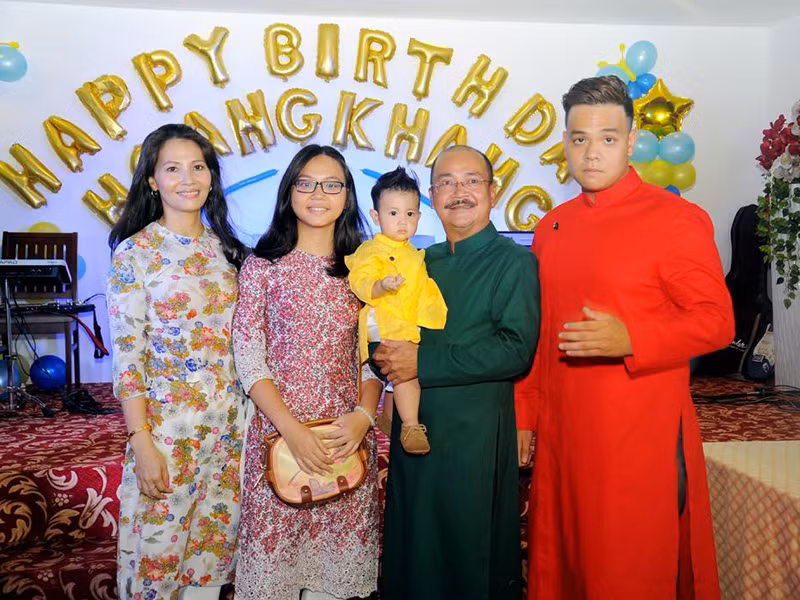 Hoàng Sơn cảm thấy vô cùng tội lỗi với vợ. Anh quyết định đi tìm, nói lời xin lỗi và mong vợ tha thứ.