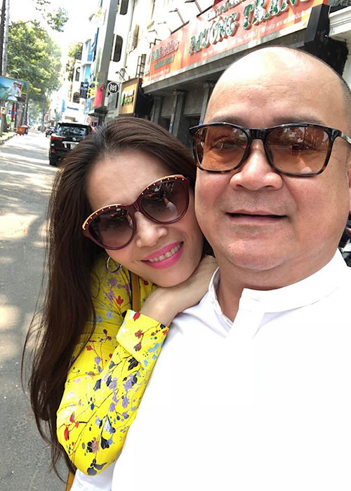 Trong chương trình Là vợ phải thế, Hoàng Sơn thú nhận trong một chuyến công tác, anh đi cùng và có chụp ảnh với tình cũ khiến vợ ôm con đi.