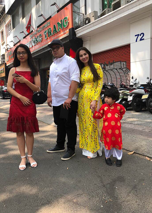 Kể từ khi có thêm thành viên mới, nam diễn viên phim "Người đẹp Tây Đô" hạn chế việc tụ tập cùng bạn bè, đồng nghiệp để về nhà phụ vợ chăm con.