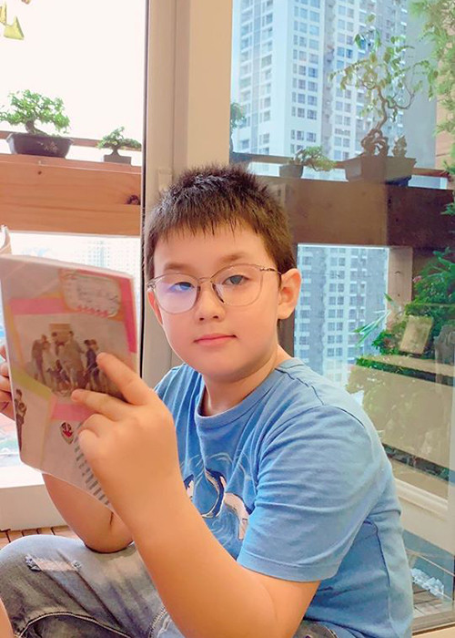 Khi hai mẹ con không được gần nhau, bé Cà Pháo thường xuyên gọi điện bày tỏ sự nhớ nhung mẹ.