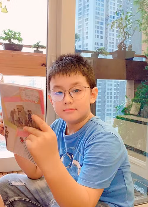 Khi hai mẹ con không được gần nhau, bé Cà Pháo thường xuyên gọi điện bày tỏ sự nhớ nhung mẹ.