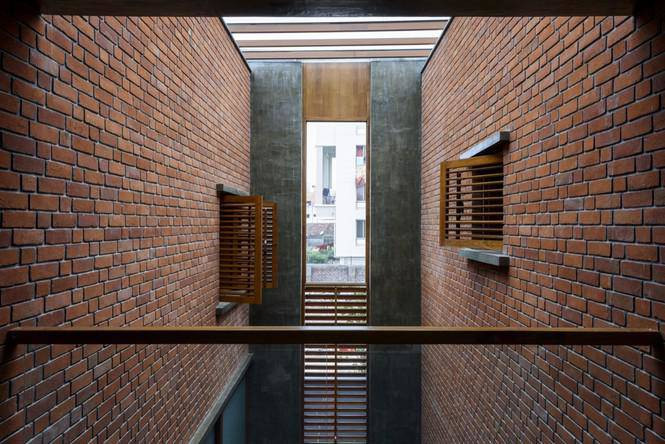 Bức tường gạch mát mùa hè, ấm mùa đông.