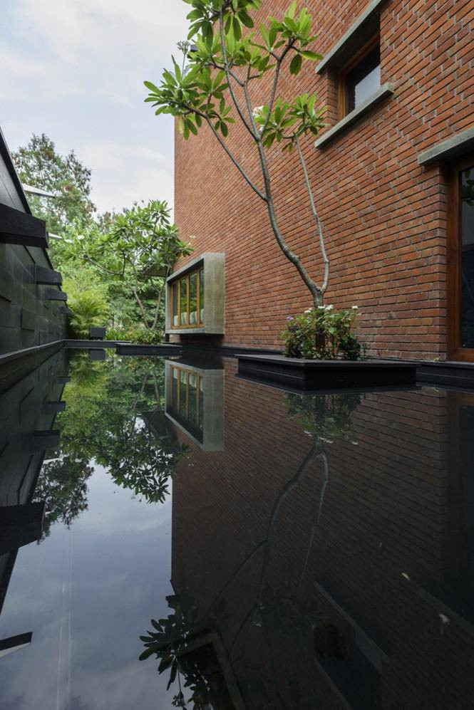 Hệ thống nước làm mát bên ngoài.