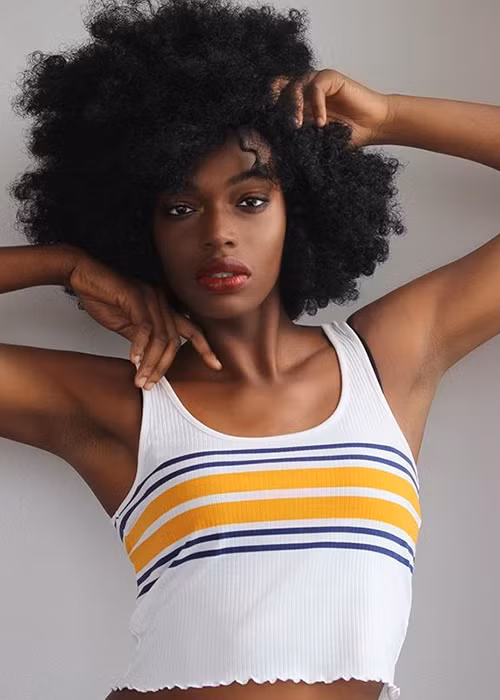 Người đẹp cho biết, cô là một người yêu thích thể thao, có sức sáng tạo và tràn đầy năng lượng.