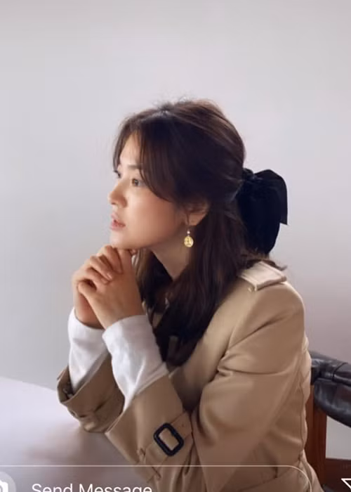 Bạn bè chia sẻ hình ảnh gặp gỡ Song Hye Kyo.