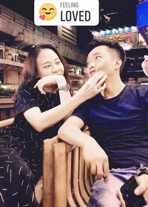 Bên Đàm Thu Trang, Cường Đô la chẳng ngại tạo dáng nhí nhố.