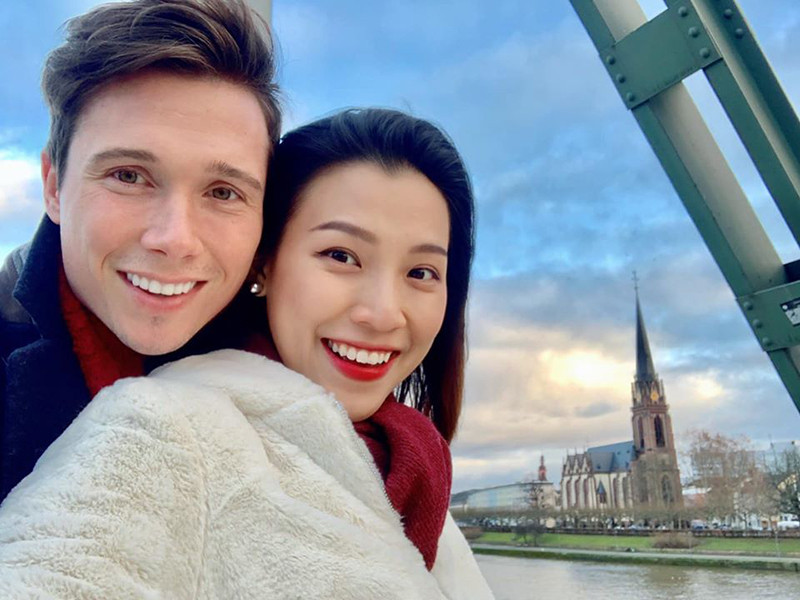 Trước đó, do Hoàng Oanh bận làm MC chung kết Hoa hậu Hoàn vũ Việt Nam 2019 tại Nha Trang nên vợ chồng cô chưa có điều kiện để đi hưởng tuần trăng mật.