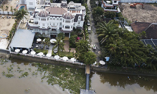 Chu tich quan 2 than kho xu cong trinh chiem bo song Sai Gon