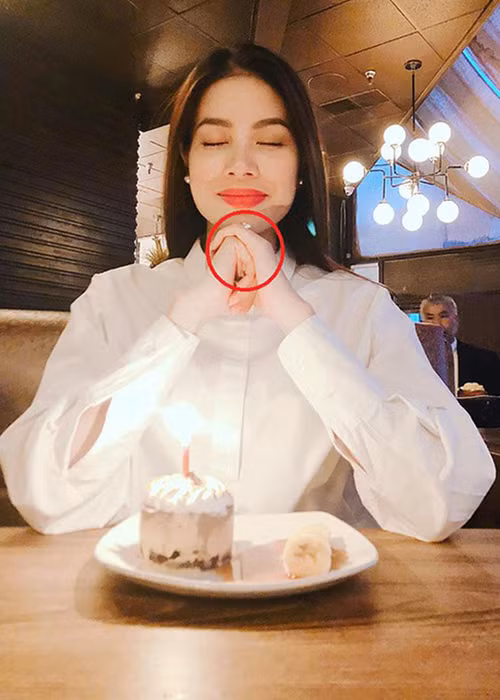 Phạm Hương sinh con ở Mỹ vào cuối năm 2018 nhưng mãi đến nay mới thừa nhận. Trước đó, cô một mực khẳng định đi chữa bệnh.