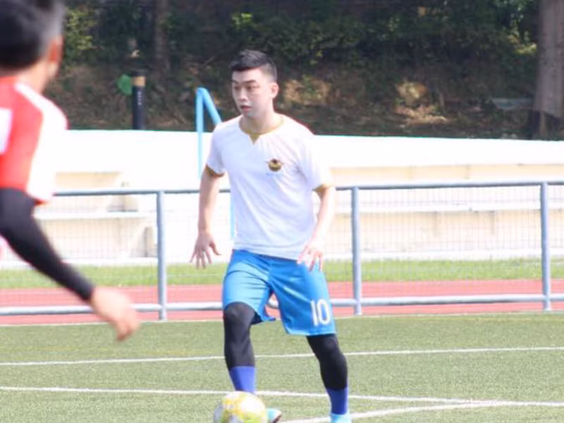 Hà Duy vốn yêu thích bóng đá.