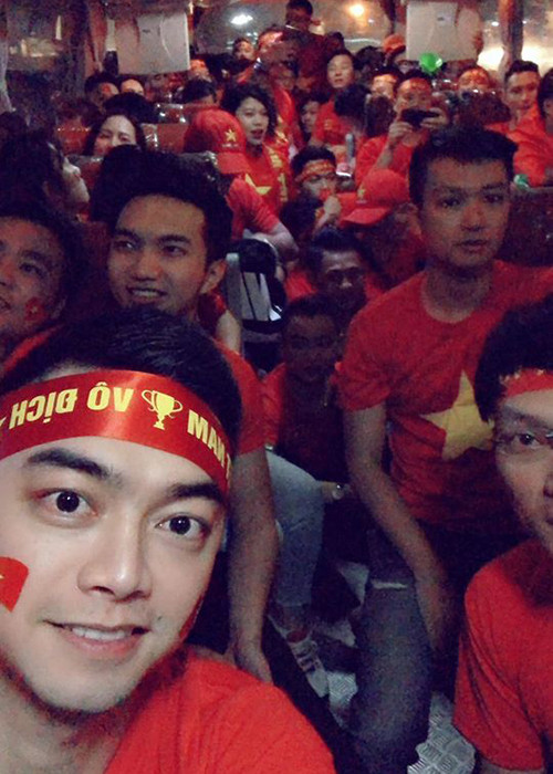 Trước đó, Hà Duy cùng các đồng nghiệp của mình có mặt tại Manila, Philippines để cổ vũ cho U22 Việt Nam trong trận đấu với Indonesia tại SEA Games 30.