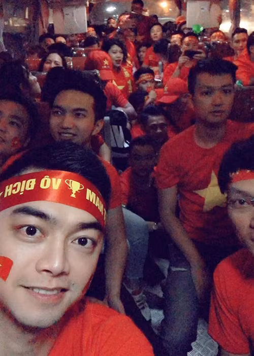 Trước đó, Hà Duy cùng các đồng nghiệp của mình có mặt tại Manila, Philippines để cổ vũ cho U22 Việt Nam trong trận đấu với Indonesia tại SEA Games 30.