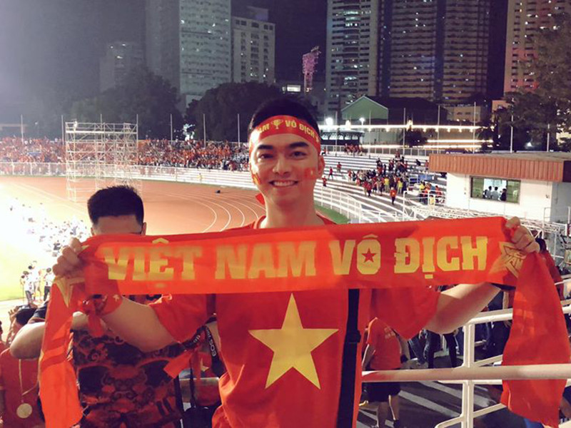 Mới đây, nghệ sĩ Hương Dung tiết lộ Hà Duy - con trai của nữ nghệ sĩ sẽ lái phi cơ chở U22 Việt Nam về nước.