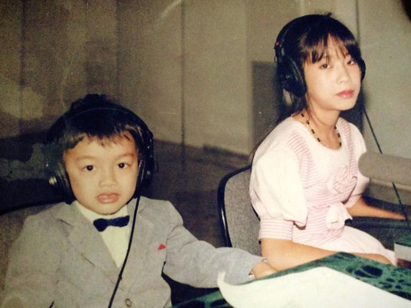 Khi còn nhỏ, Hà Duy còn tham gia lồng tiếng cho phim. Trong ảnh là Hà Duy lồng tiếng cho bộ phim "Osin".