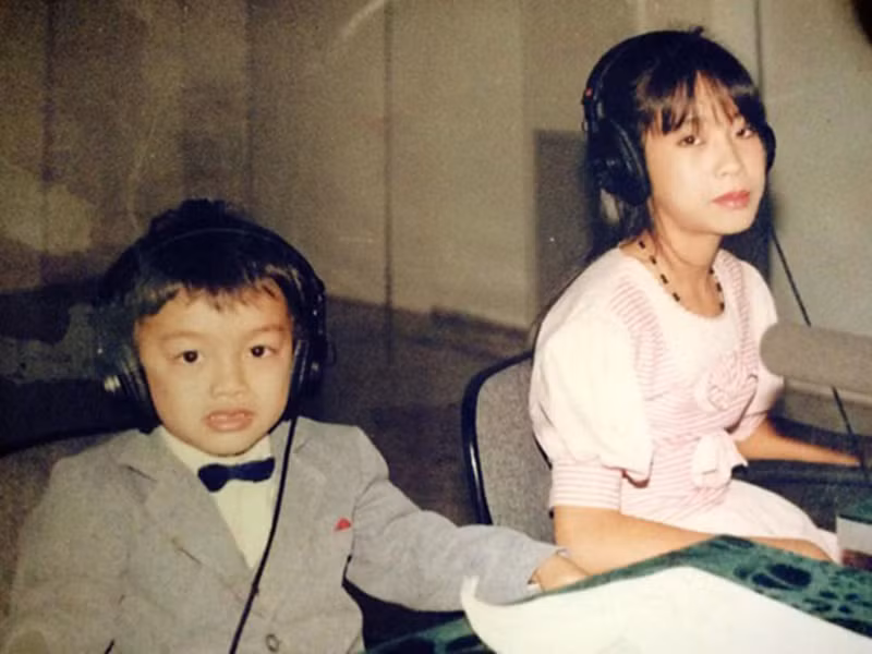 Khi còn nhỏ, Hà Duy còn tham gia lồng tiếng cho phim. Trong ảnh là Hà Duy lồng tiếng cho bộ phim "Osin".