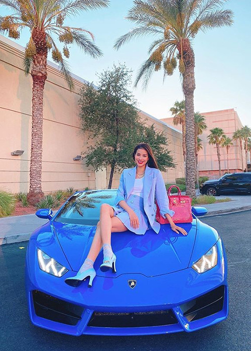 Phạm Hương dường như không quá bận tâm đến lùm xùm đời tư.