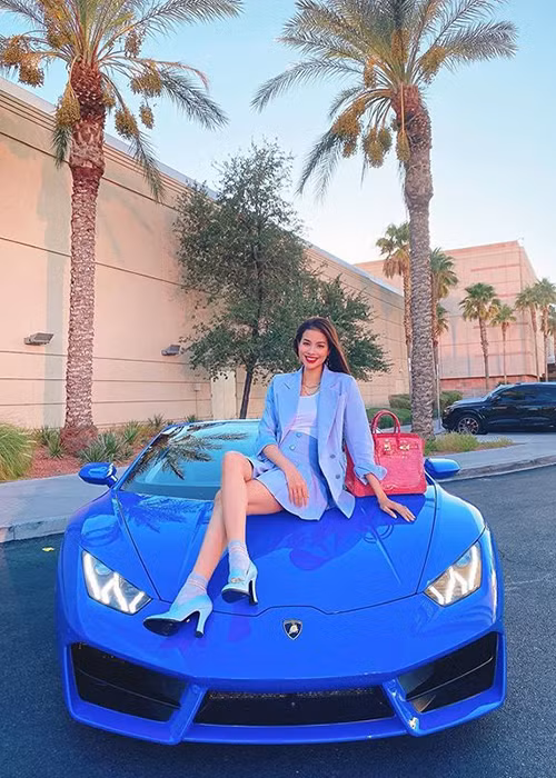 Phạm Hương dường như không quá bận tâm đến lùm xùm đời tư.