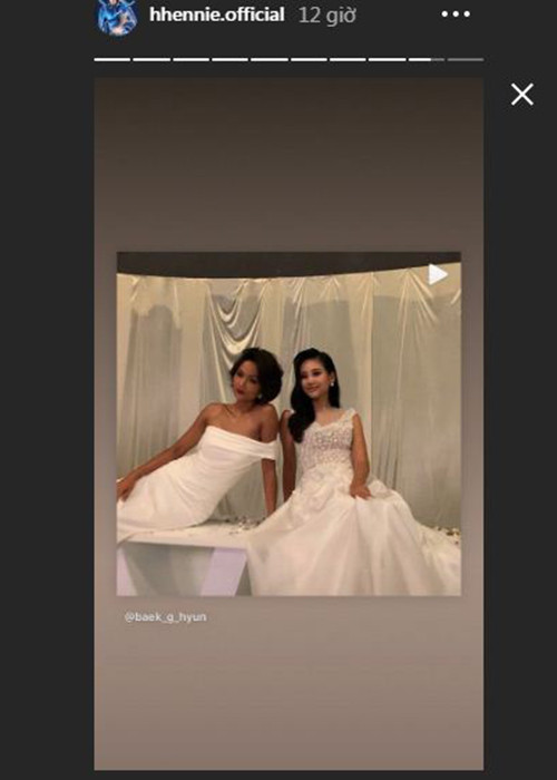 Mới đây, người đẹp có buổi chụp hình cùng Hoa hậu Hoàn vũ Hàn Quốc 2018 - Baek Ji Hyun. Cả hai vốn là bạn cùng phòng khi tham gia Hoa hậu Hoàn vũ Thế giới 2018.