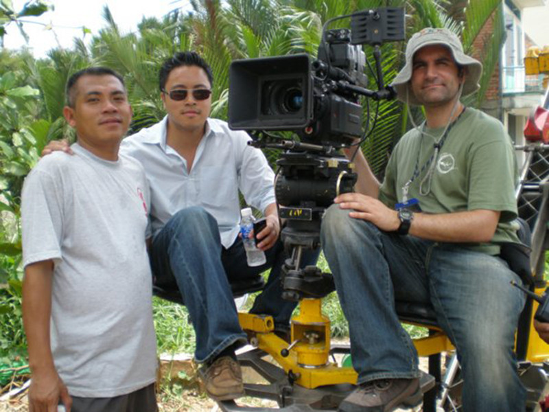 Victor Vũ sinh năm 1975 và lớn lên ở Bắc Hollywood thuộc tiểu bang California (Mỹ). Năm 7 tuổi, anh bắt đầu mê nghề làm phim.