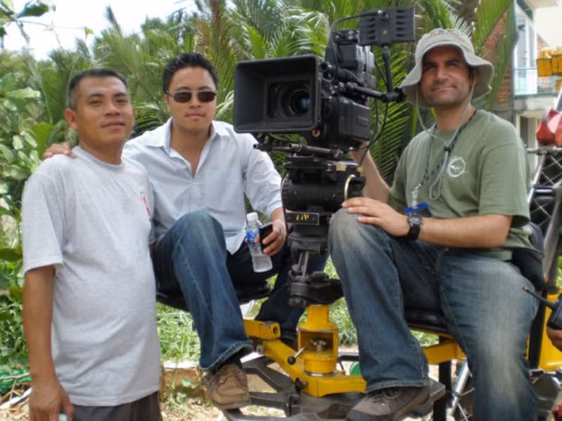 Victor Vũ sinh năm 1975 và lớn lên ở Bắc Hollywood thuộc tiểu bang California (Mỹ). Năm 7 tuổi, anh bắt đầu mê nghề làm phim.