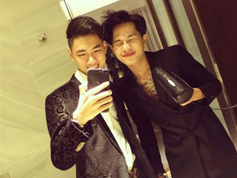 Jack và K-ICM vốn có mối quan hệ rất thân thiết. Ngoài ra, cả hai còn là cặp song ca ăn ý với loạt hit như "Sóng gió", "Bạc phận", "Hồng nhan".