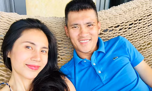 Thuy Tien “boc phot” Cong Vinh khong biet dem tien, tang vo xong doi lai