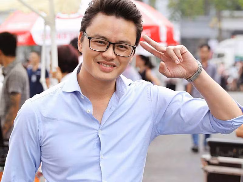 Hữu Bằng không để lộ hình ảnh vợ và con trai cũng như kiệm lời về hai người thân yêu.